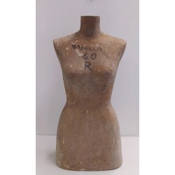 Manichino in cartapesta...